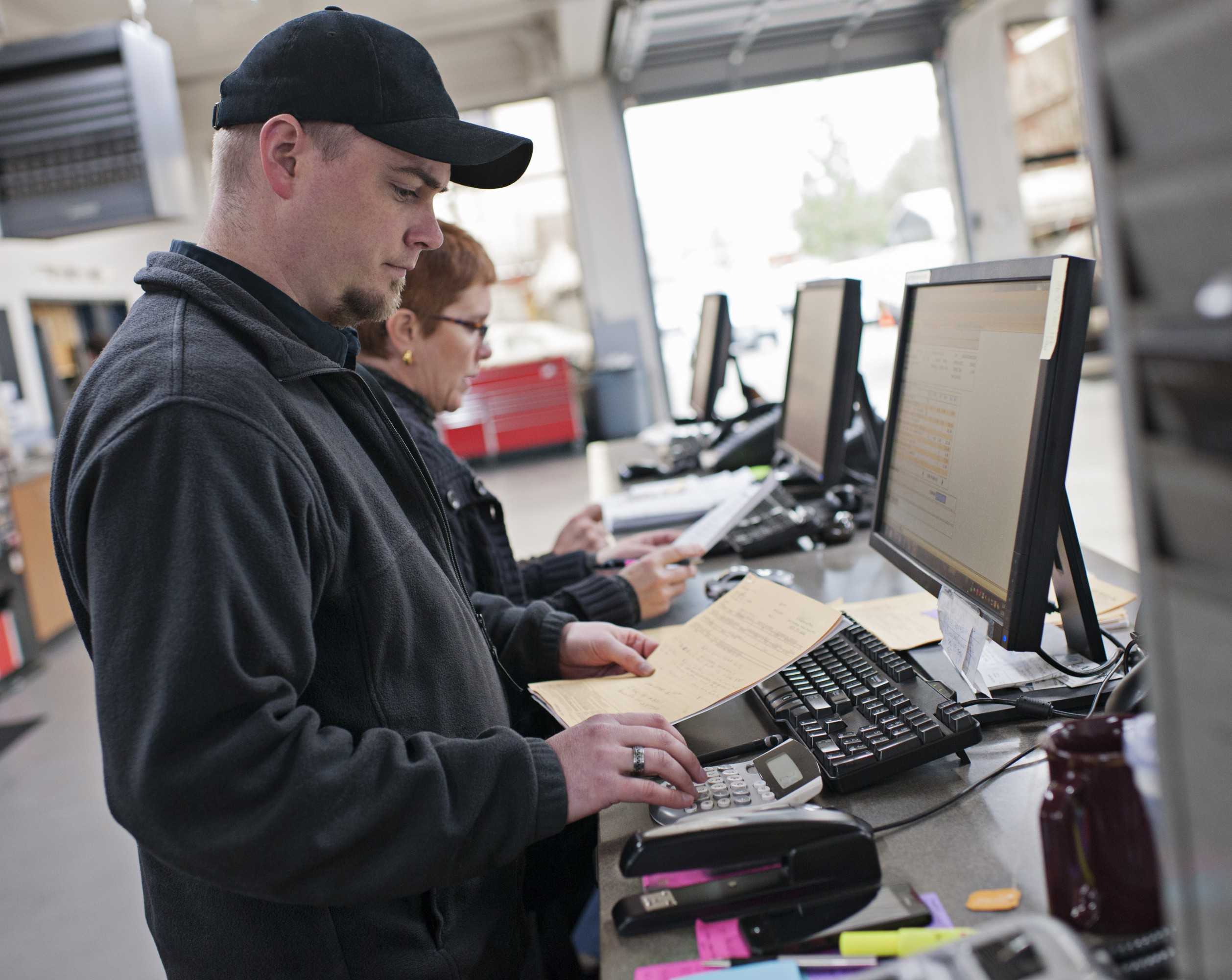 Guia completo: como calcular a mão de obra da sua oficina mecânica