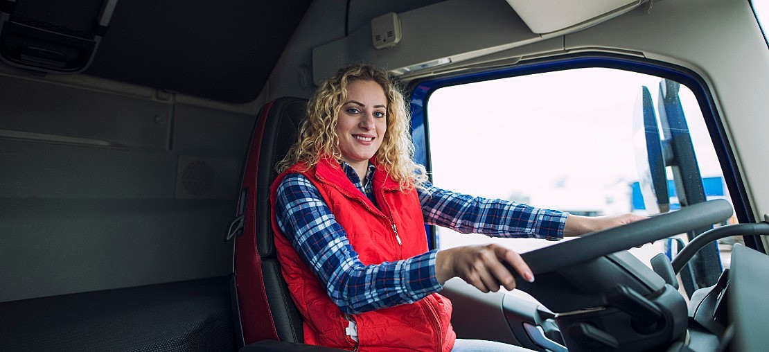 Quais os desafios e conquistas das mulheres caminhoneiras? Confira!