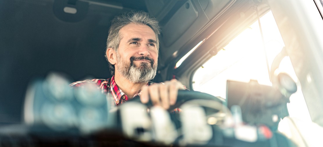 13 músicas para caminhoneiros para você pode escutar ao cair na estrada