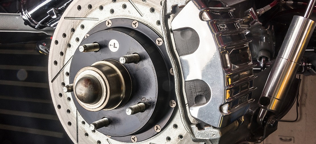 Quais as diferenças entre os sistemas de freios a disco e tambor?