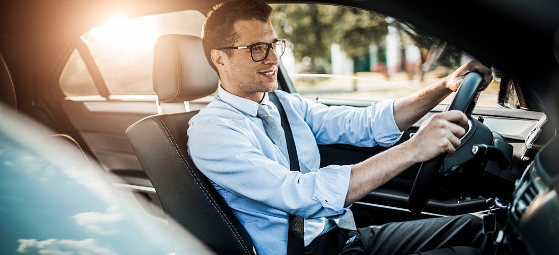 Postura correta ao dirigir: confira as dicas