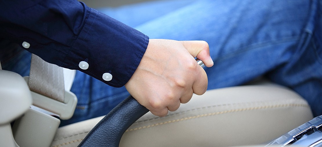 Descubra como é feita a regulagem do freio de mão dos veículos