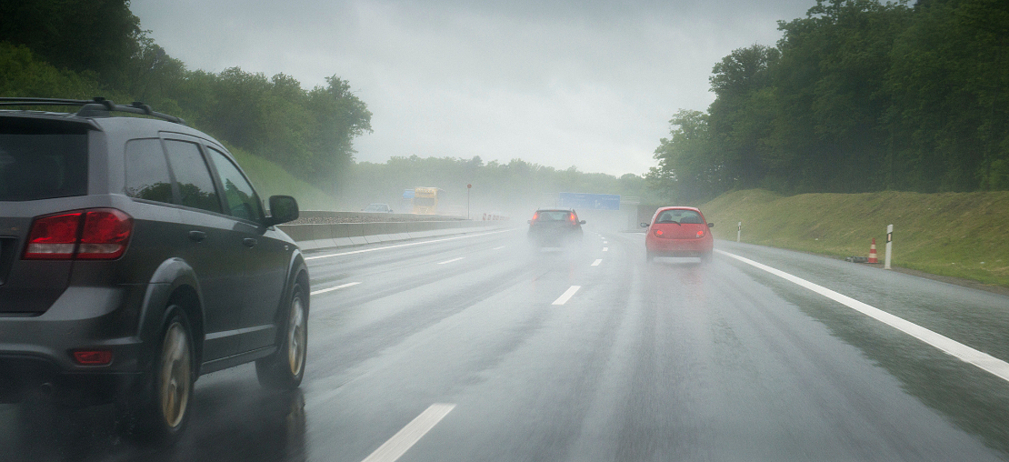 Chuva na pista: 9 dicas de segurança ao dirigir em más condições