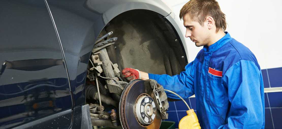 Pastilha de freio cheirando queimado: causas, diagnóstico e como resolver