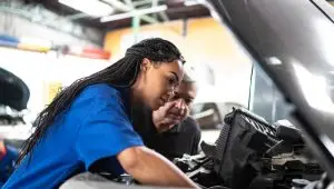 Luz da injeção eletrônica acesa? Veja aqui o que pode ser