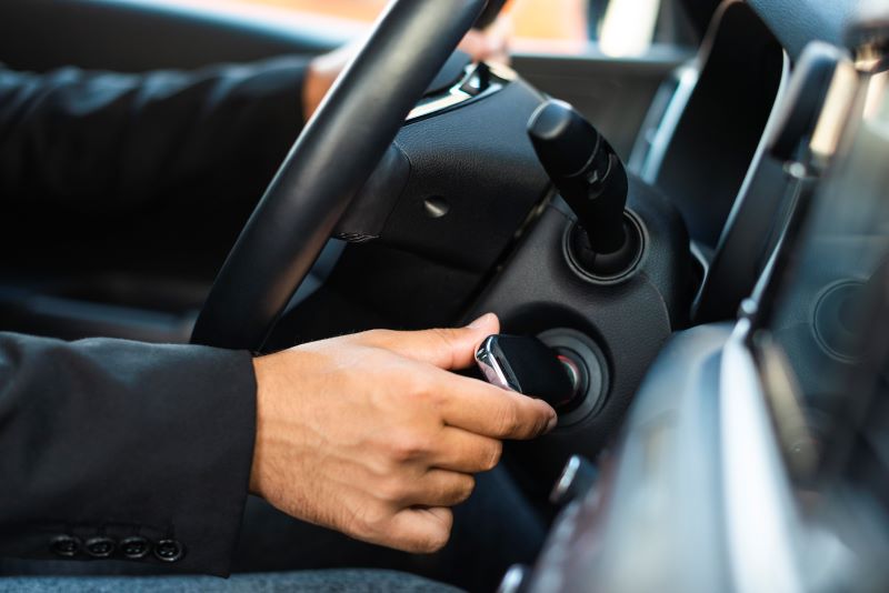 Carro demorando para pegar: causas comuns e como resolver
