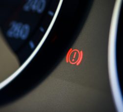 Luz de advertência do freio: como agir caso ela acenda?