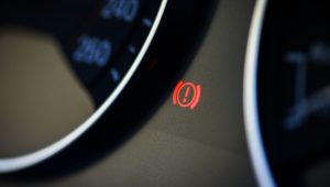 Luz de advertência do freio: como agir caso ela acenda?