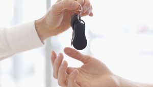 Compra e venda de carros: qual a importância da manutenção no processo?
